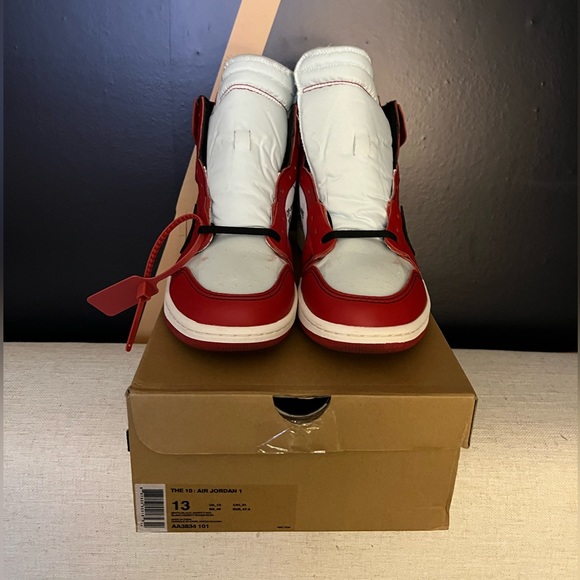 AJ1 Chicago Red White and Black - Picture 6 of 9